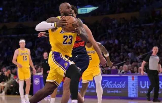 詹姆斯左脚伤势成疑，湖人战骑士前景蒙阴影